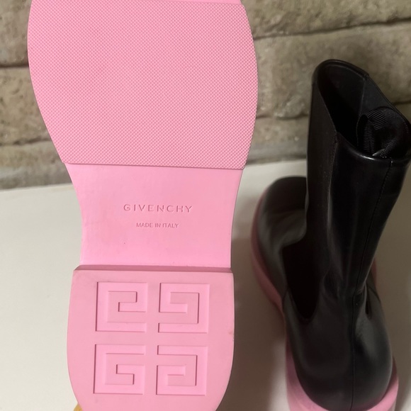 Givenchy Slip on Squared Chelsea ankle boots. - Picture 6 of 8
